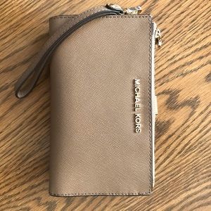 MK wallet (Medium Size)